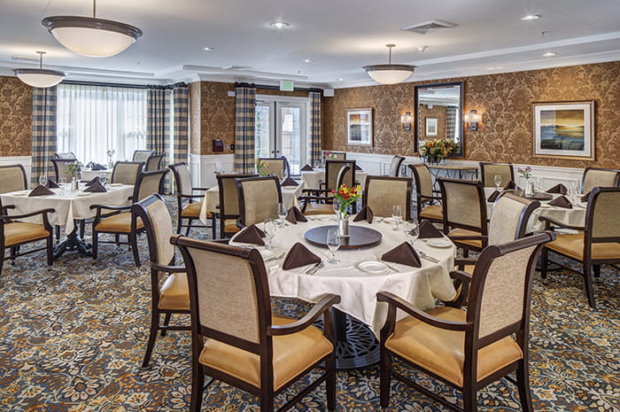 Brightview Rolling Hills Dining Room - Maryland Senior Living